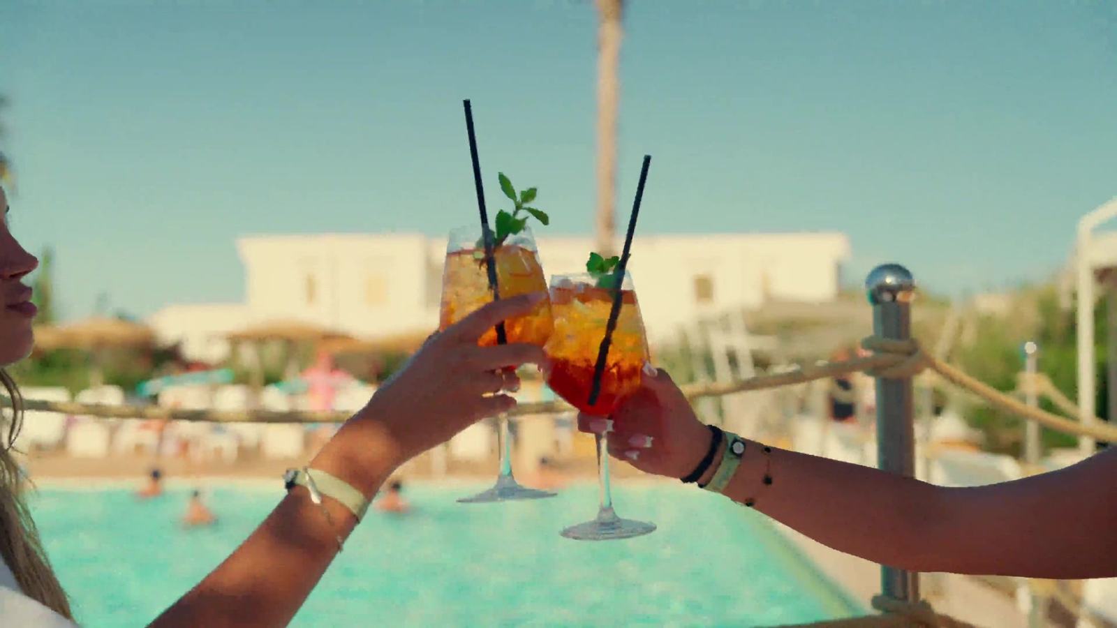 Due ristoranti e due bar, in piscina e sul mare – Blue Marine Village